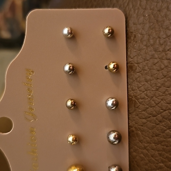 3/$20 Vintage Single and Matching Ball Post Stud Earrings - Picture 3 of 3